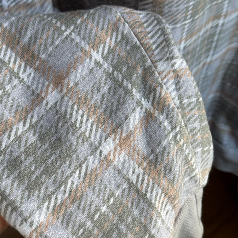 Billie Eilish Plaid Gray Hoodie Sweater | Medium - Picture 6 of 7